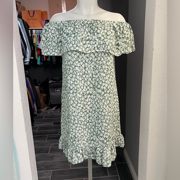 Wild Blue x Sadie Robertson Green and White Floral Shoulder Dress - Picture 1 of 7